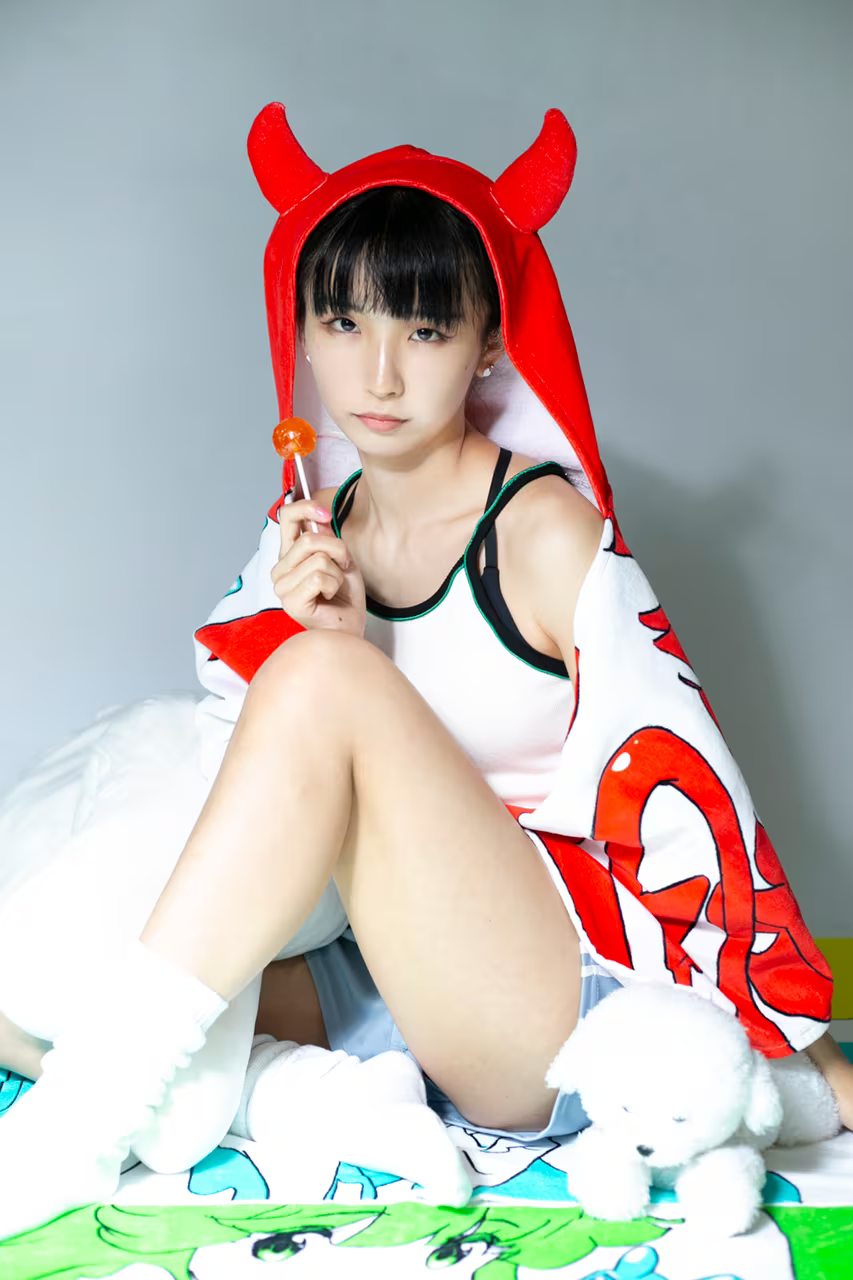 Devil Girl Eats Slime Cube Towel   [Limited quantity: Mini can badge included]